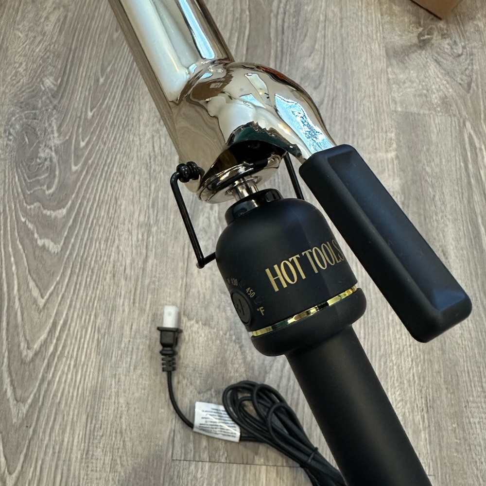 Brand New Hot Tools Black and Gold Curling Iron - Picture 1 of 4